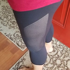 Lululemon mesh capris